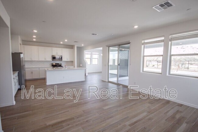 Foto del edificio - 21326 W Roanoke Ave