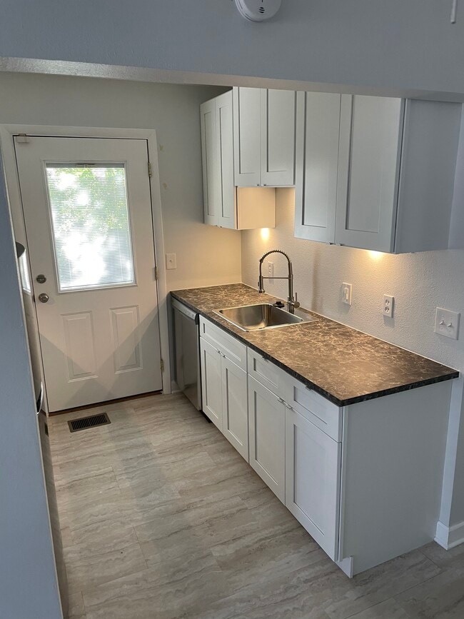 Photo - 238 E Harding St House