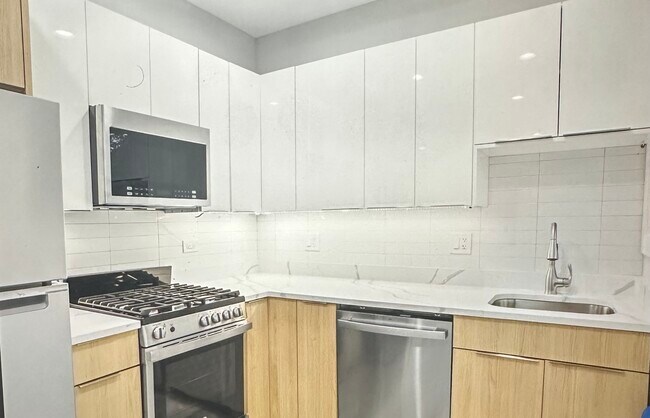Foto del edificio - 6929 N Lakewood Ave
