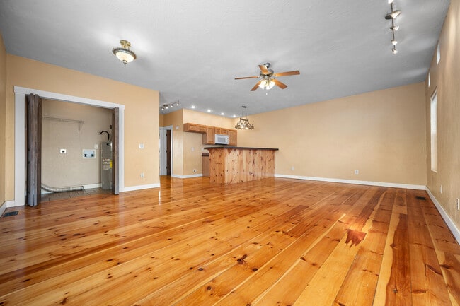 Building Photo - 1543 S Tuscany Ct