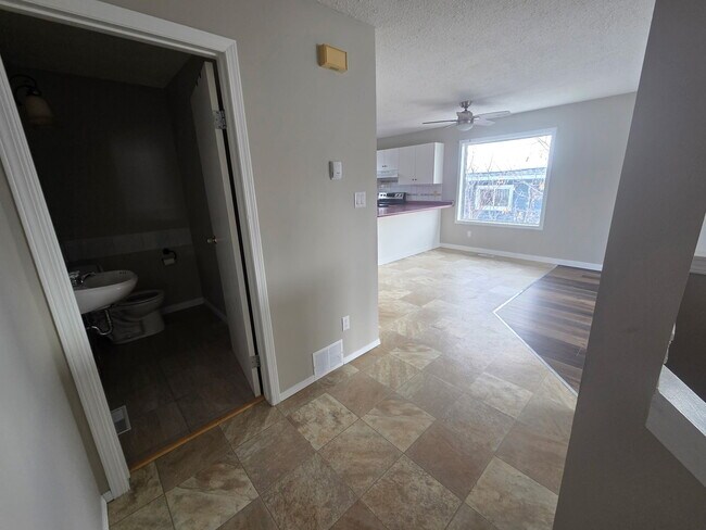 Building Photo - 5109 50 St