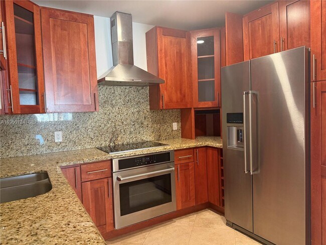 Foto del edificio - 8435 Crespi Blvd