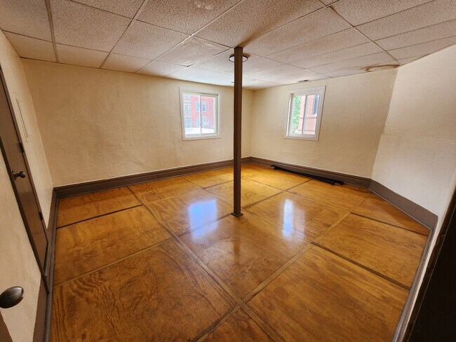 Building Photo - 310 N Craig St