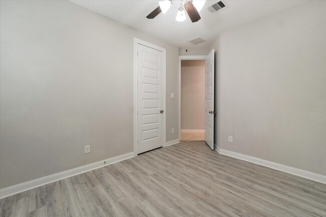 Building Photo - 8102 Sutton Crest Dr