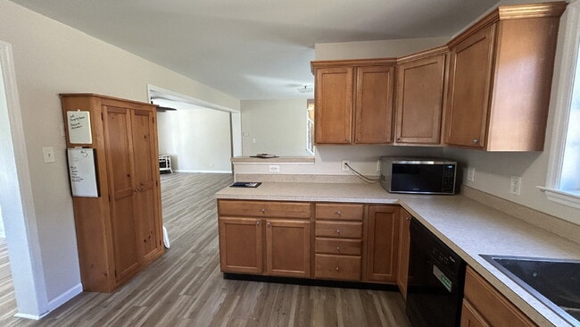 Foto del edificio - Spacious 3-Bedroom Cape – Quiet Country Li...