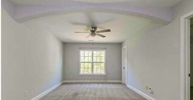 Building Photo - Leah Meadow