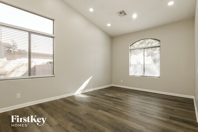 Building Photo - 5180 W Morten Ave