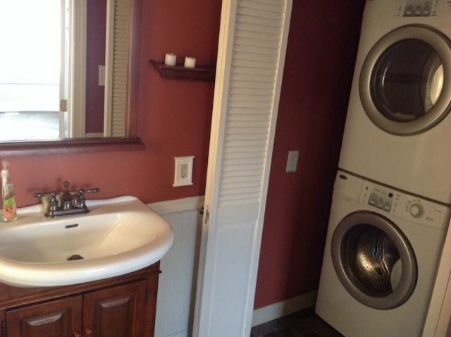 Foto del edificio - 3 br, 1.5 bath House - 435 New Holland Ave.