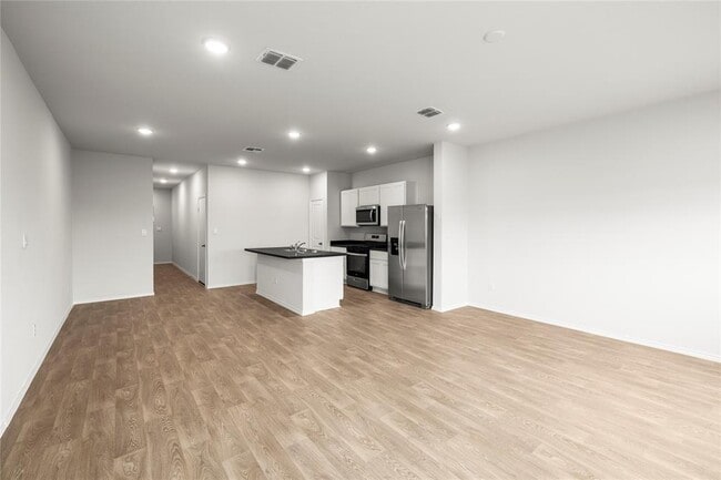 Foto del edificio - 116 Kendall Ln