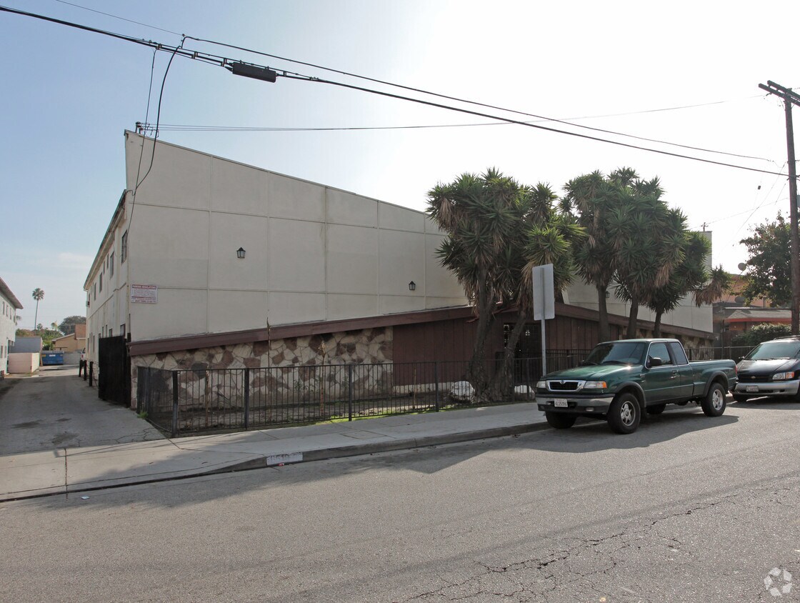Foto del edificio - 6510 Bear Ave