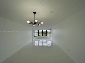 Building Photo - 18900 NE 14th Ave