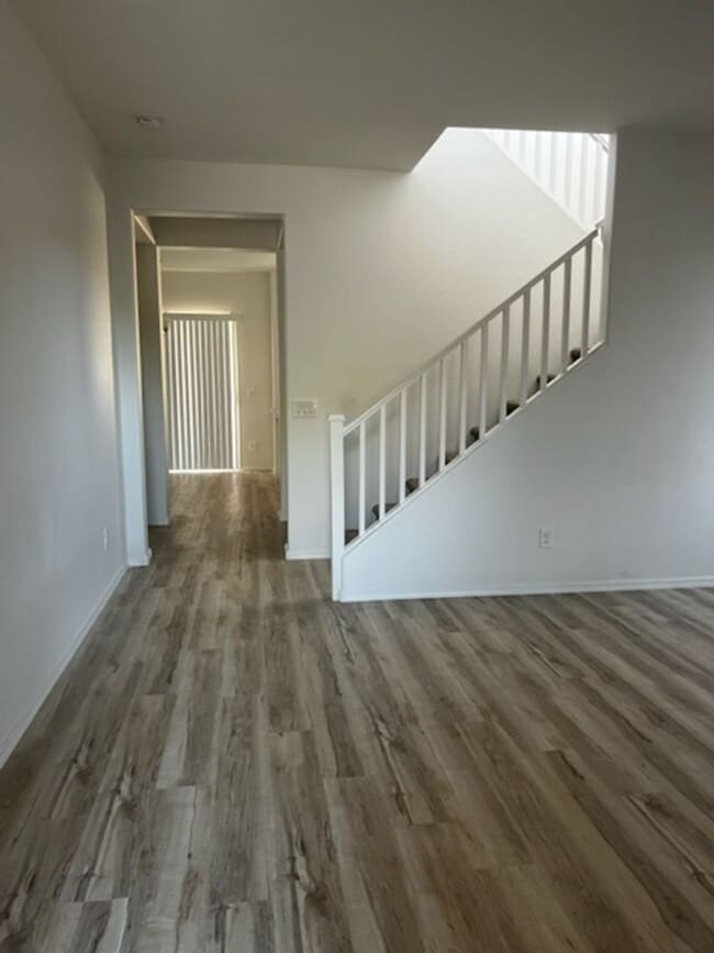 Building Photo - POWER/RAY 4 BEDROOM IN GATEWAY VILLGAE IN ...