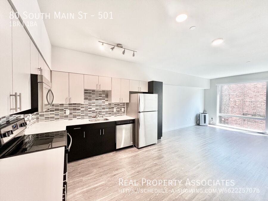 Photo - 80 South Main St-501