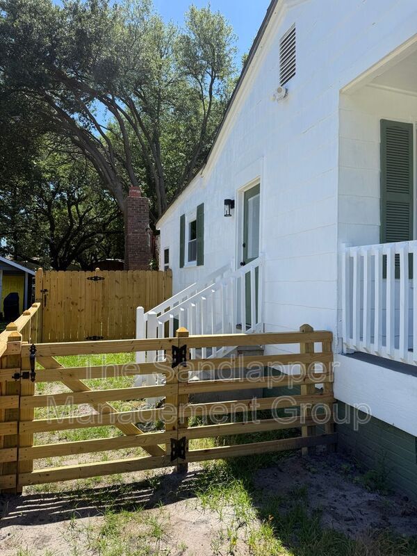 Building Photo - 2627 Madden Dr