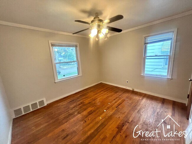 Building Photo - Stunning 3 Bedroom 1 Bathroom now availabl...