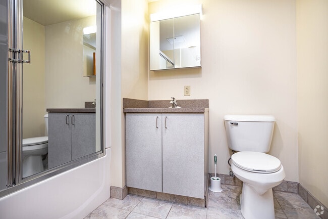 2BR , 1BA - 635 SF - RIDGETOP Apartments in Collegetown