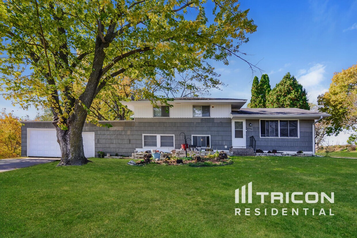 Foto principal - 6890 University Ave NE