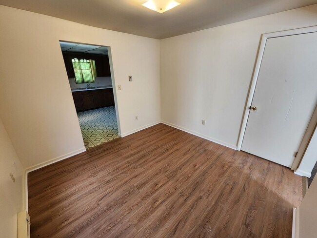 Foto del edificio - 383-385 Tolbert Avenue
