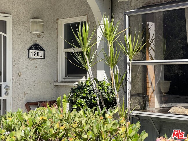 Foto del edificio - 1801 Hillside Dr