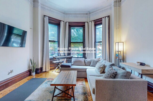 Building Photo - 177 Marlborough St
