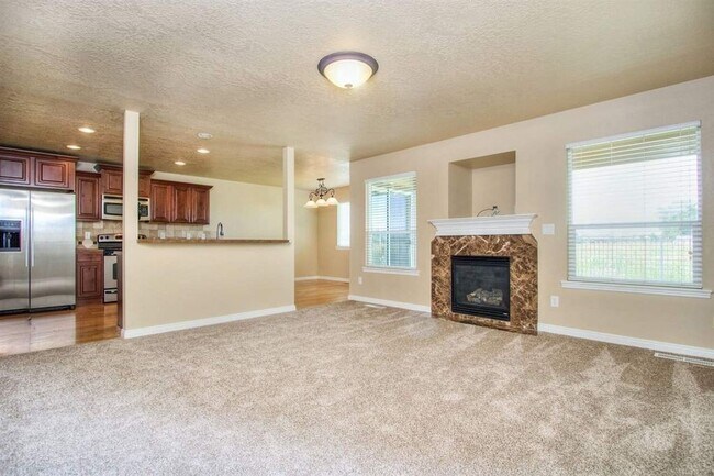 Building Photo - Beautiful 4 bed 2.5 bath home in the perfect Meridian location just off Ustick between Linder and...