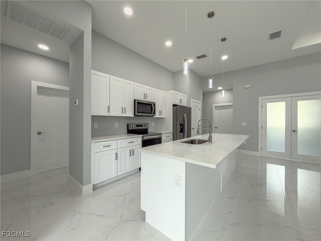 Foto del edificio - 6137 Higgins Ave