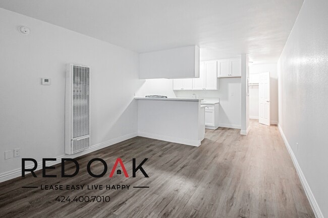 Building Photo - 7947 Reseda Blvd