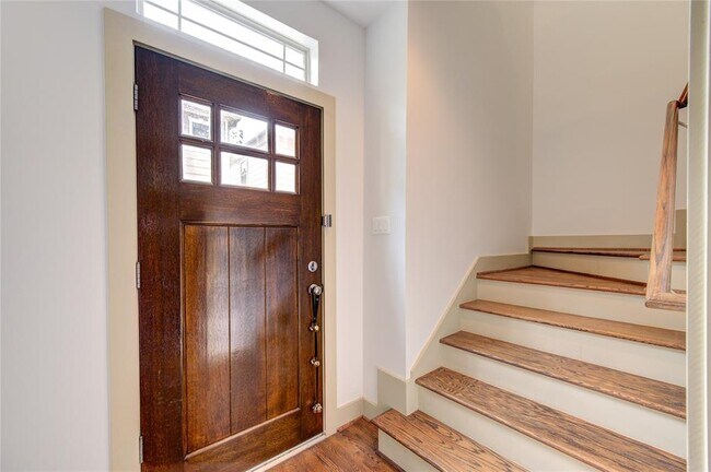 Foto del edificio - 1718 W 25th St