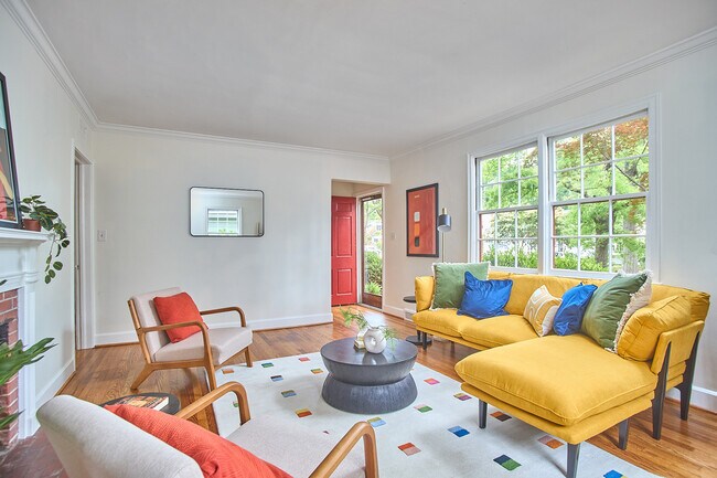 Building Photo - 2020 Pershing St