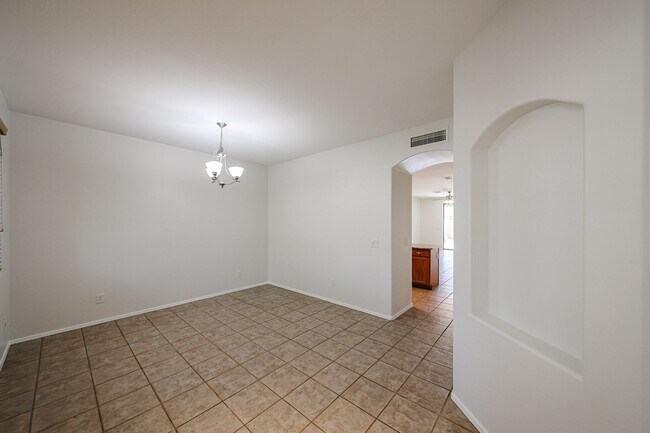 Foto del edificio - MOVE IN SPECIALS!!  Charming 4 Bed 2 bath ...