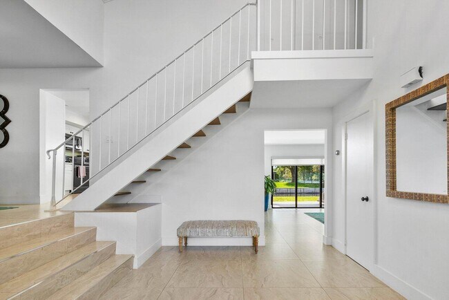 Building Photo - 932 SW 33rd Pl