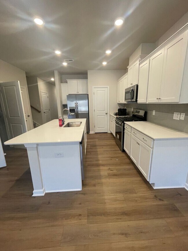 Foto del edificio - New Construction 4 Bedroom 3 Bath Townhome in the Stoneledge Community in Fountain Inn