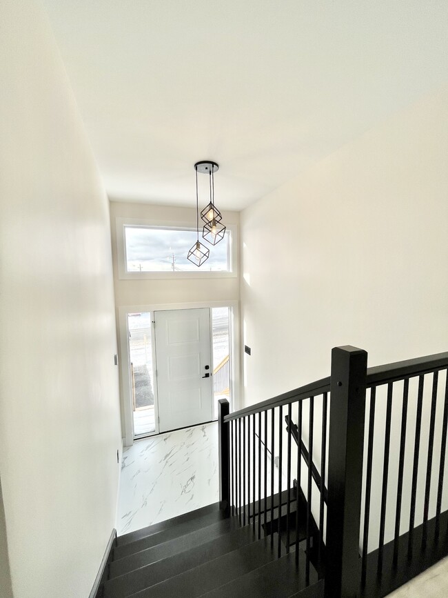 Building Photo - 82 Lasalle Dr