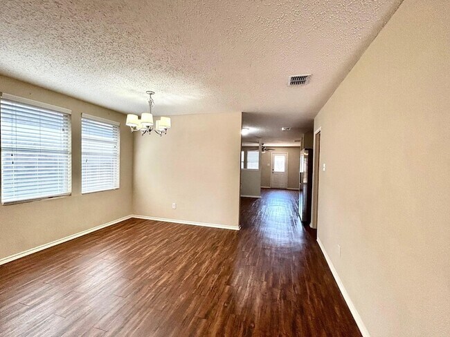 Foto del edificio - 3516 Clydesdale Dr