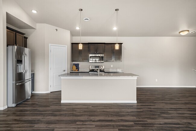 Building Photo - Shadow Crest Townhomes