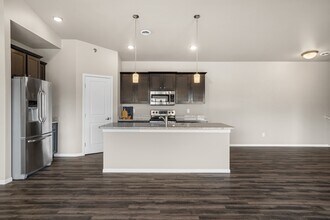 Building Photo - Shadow Crest Townhomes