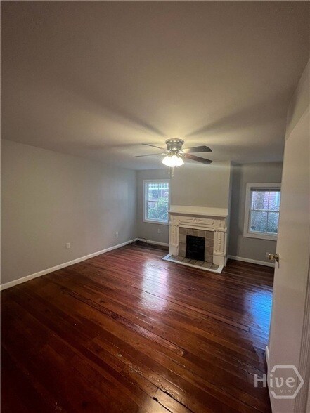 Foto del edificio - 407 E Duffy St