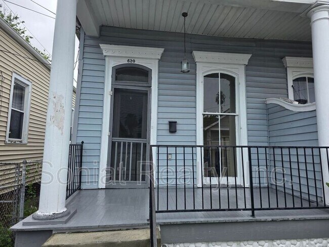 Building Photo - 620 S Cortez St