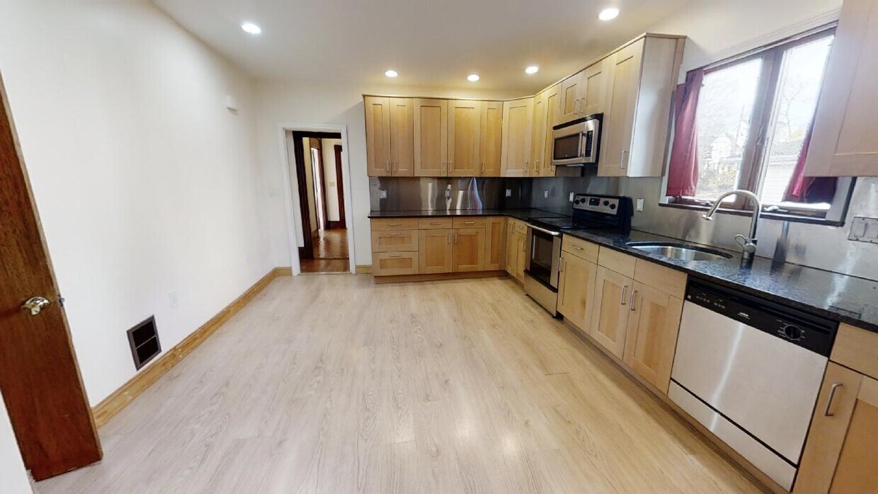 Foto principal - 97 Hawthorne St
