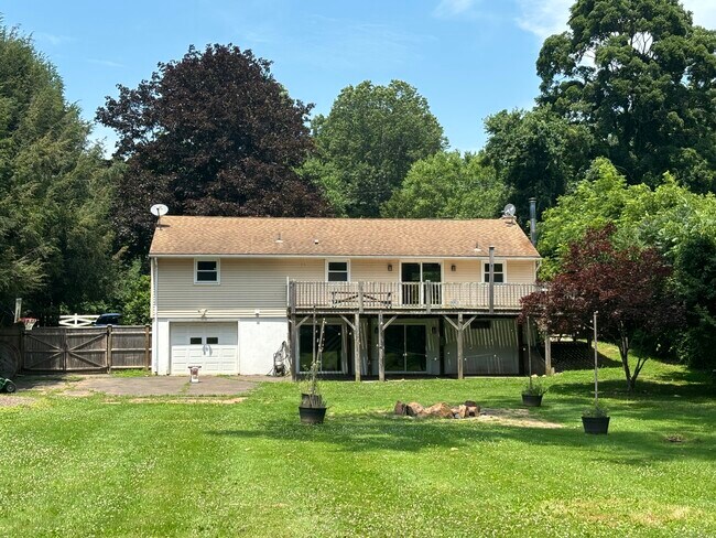Building Photo - 155 Park Dr