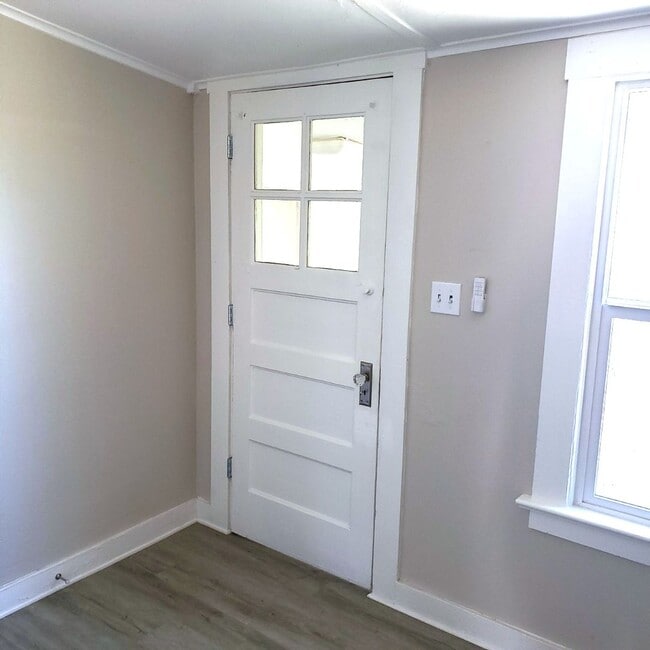 Building Photo - 3 Bedroom in McGill with basement  and Cov...