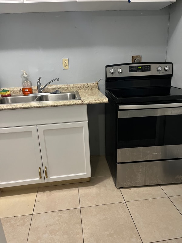 Building Photo - 1BR-1BA Private Efficiency w/ Pvt
