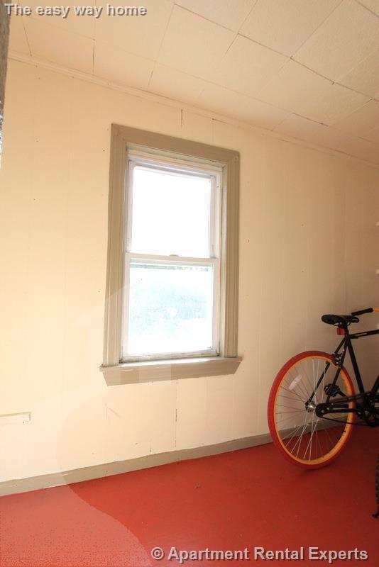 Building Photo - 569 Main St