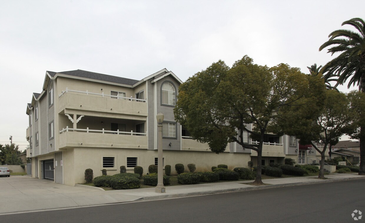 Building Photo - Palm Court Apartments
