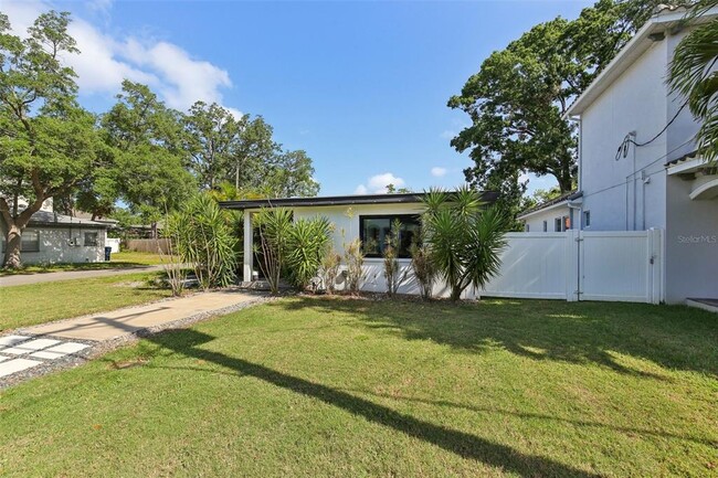 Foto del edificio - 3131 W Fielder St