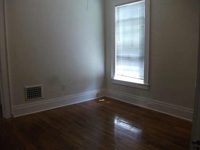 Foto del edificio - 316 Roosevelt Ave