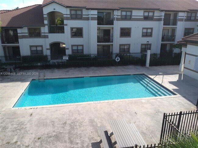 Building Photo - 570 S Park Rd