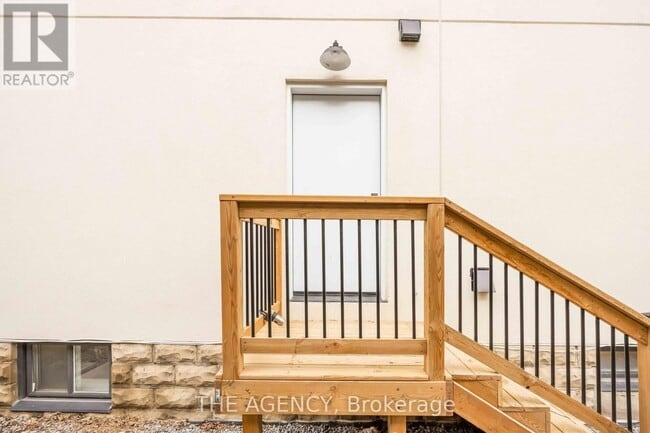 Building Photo - 2508 Lake Shore Blvd W