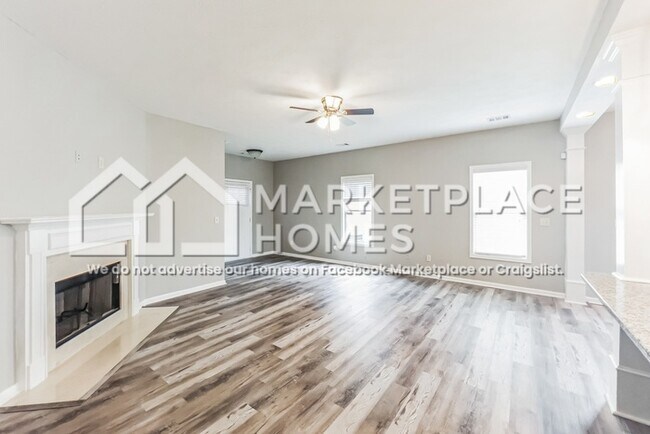 Foto del edificio - 440 Tree Line Dr