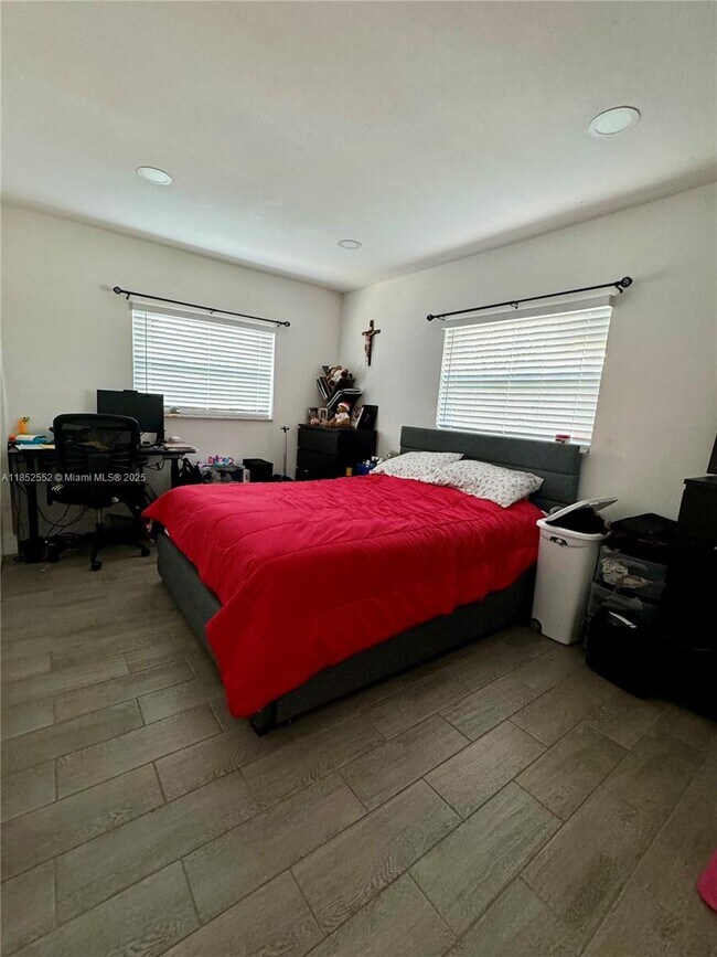 Foto del edificio - 550 SW 11th Dr